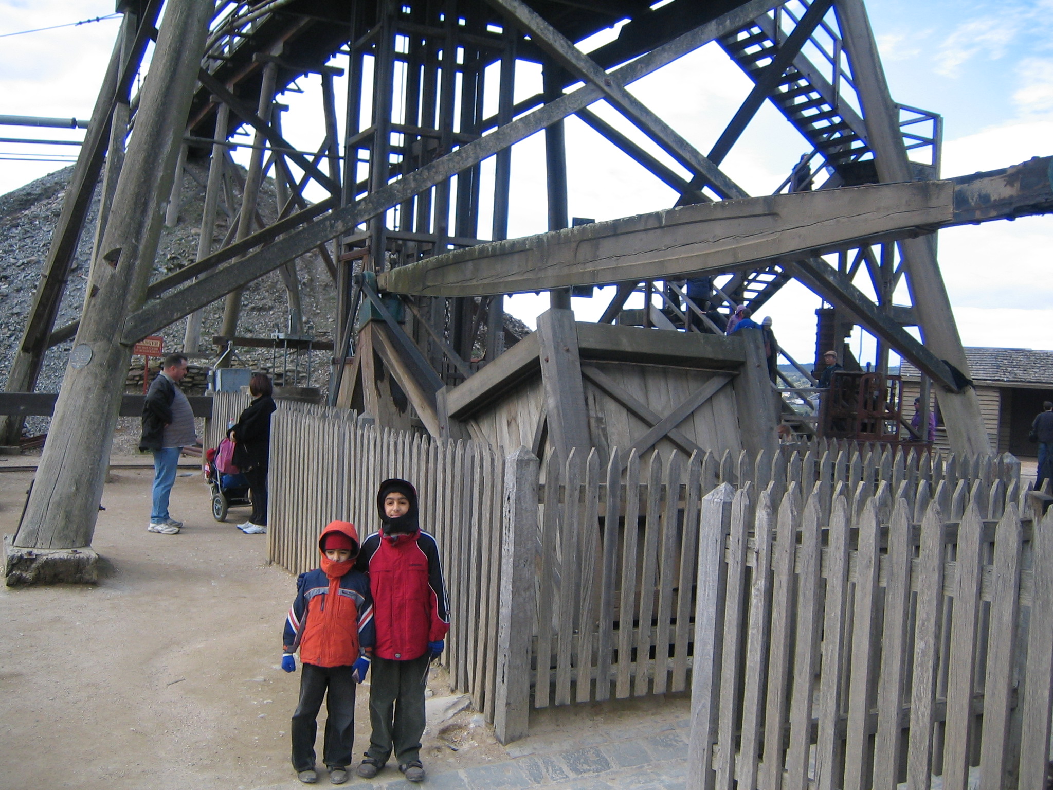 Elevator to go underground in gold mine