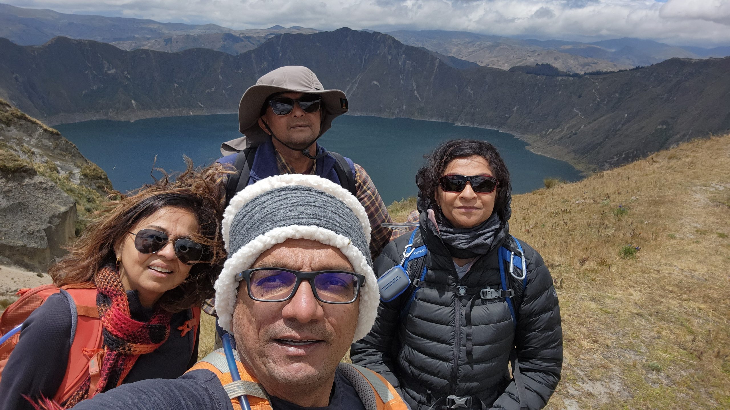 Quilotoa rim hike