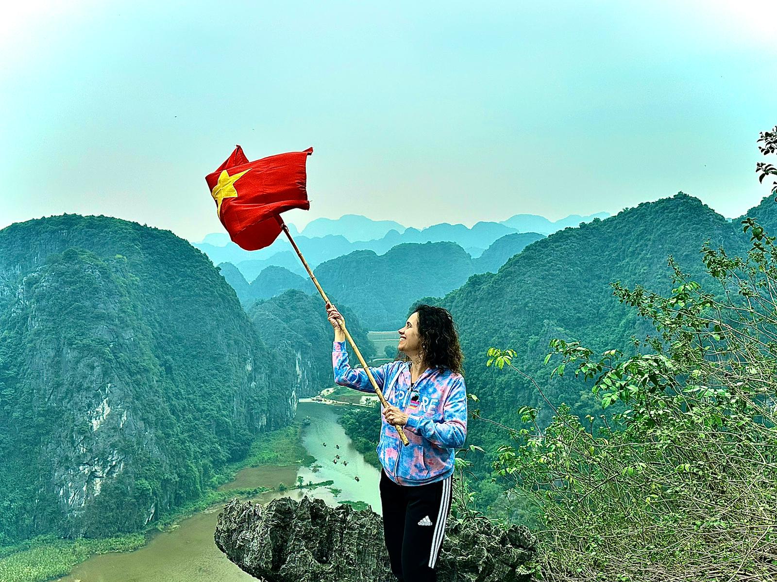 Hang Mua (Cave of Dancers)