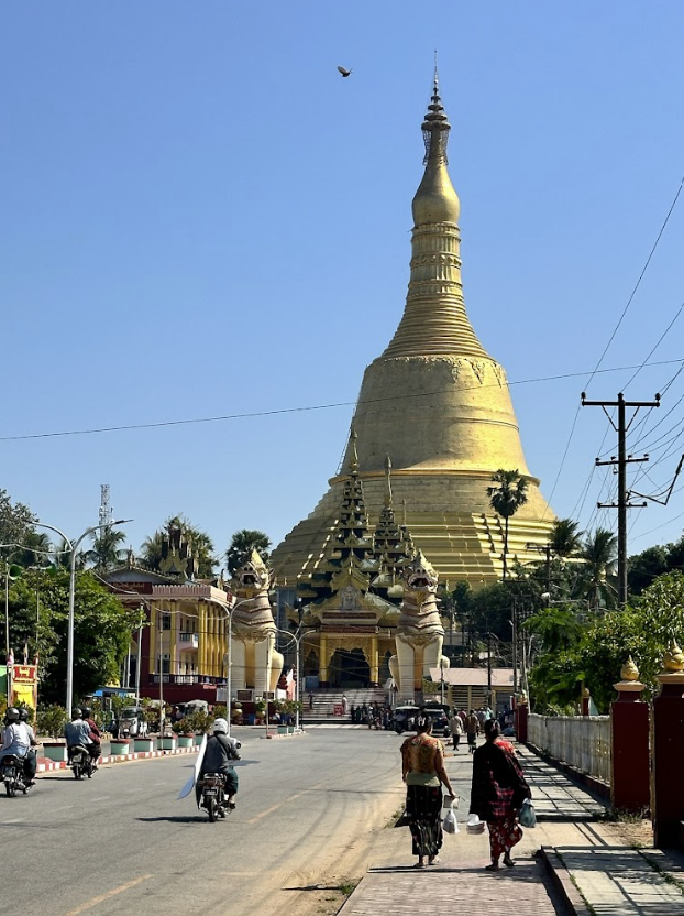 Shwe Maw Daw Pagoda, Bagan, Myanmar